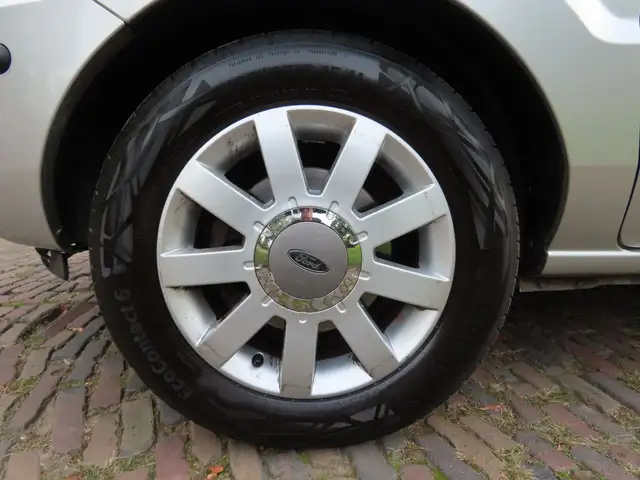 Ford Fusion view 21