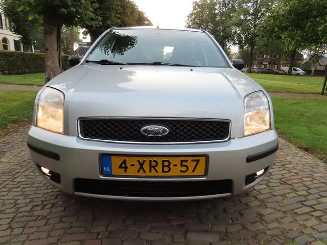 Ford Fusion view 7