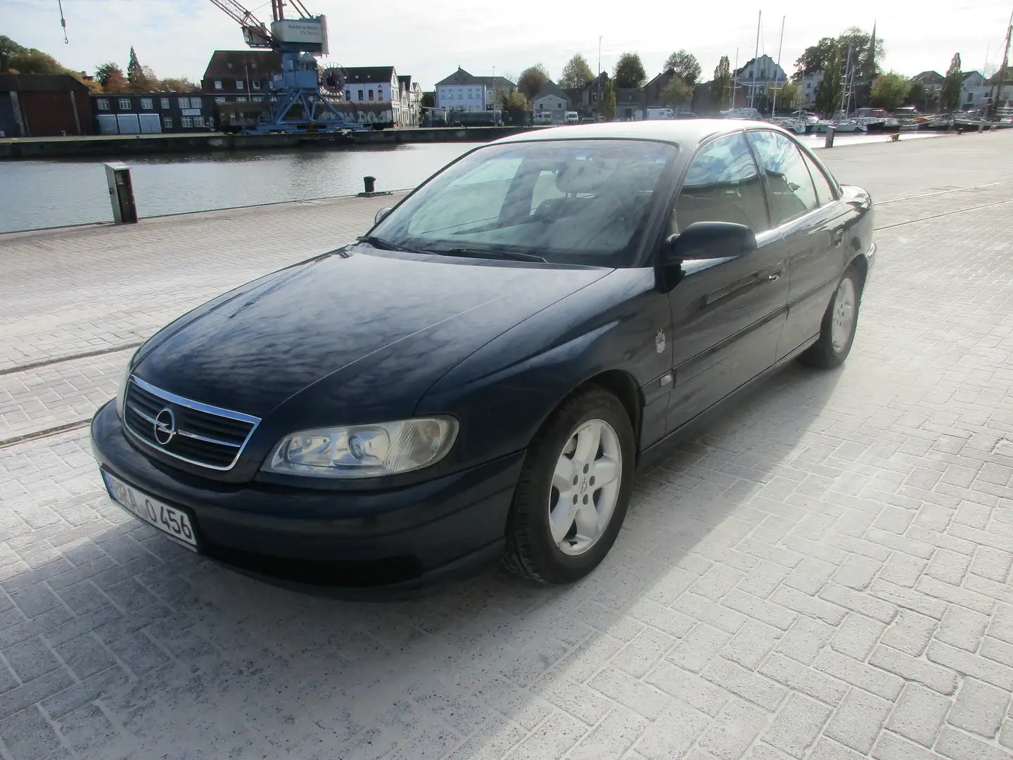 Opel Omega Omega 2.2 16 V Edition Blau - 1