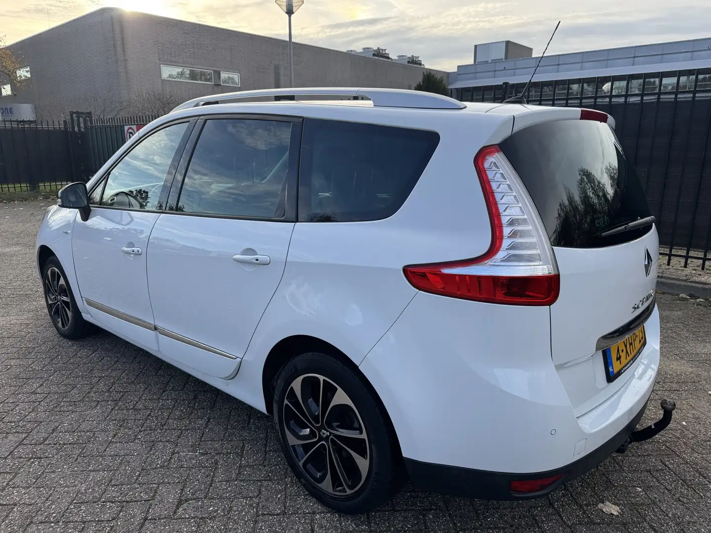 Renault Grand Scenic 1.2 TCe Bose Navi/LED/Clima/Cruise/Trekhaak Wit - 2