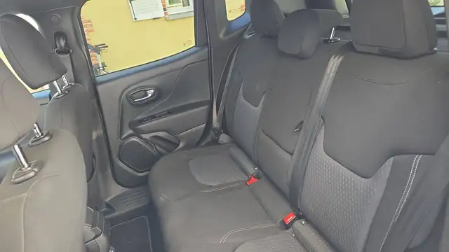 Jeep Renegade view 9