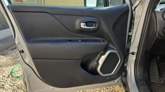 Jeep Renegade view 7