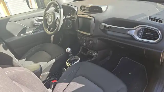 Jeep Renegade view 10