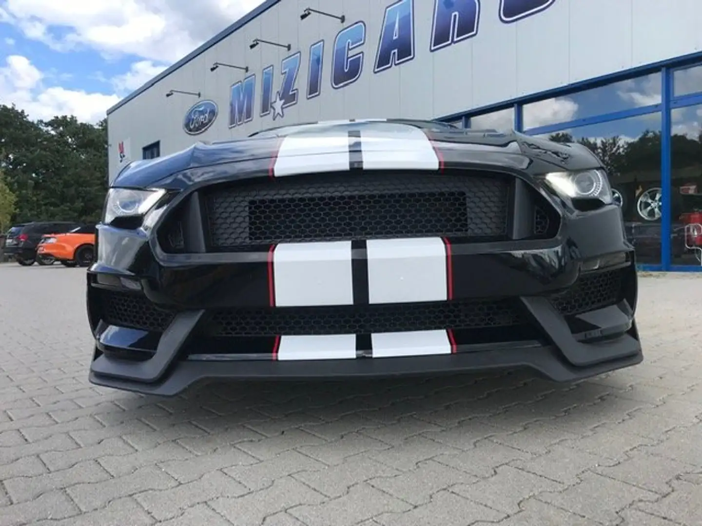 Ford Mustang 2019 Black on Red mit Shelby GT350 Style Noir - 1