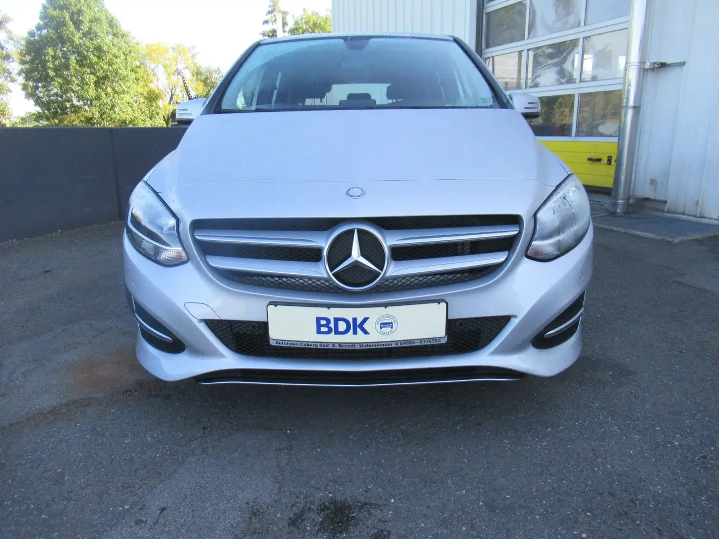 Mercedes-Benz B 180 KLIMA NAVI SHZG PDC ALU CHROM Zilver - 2