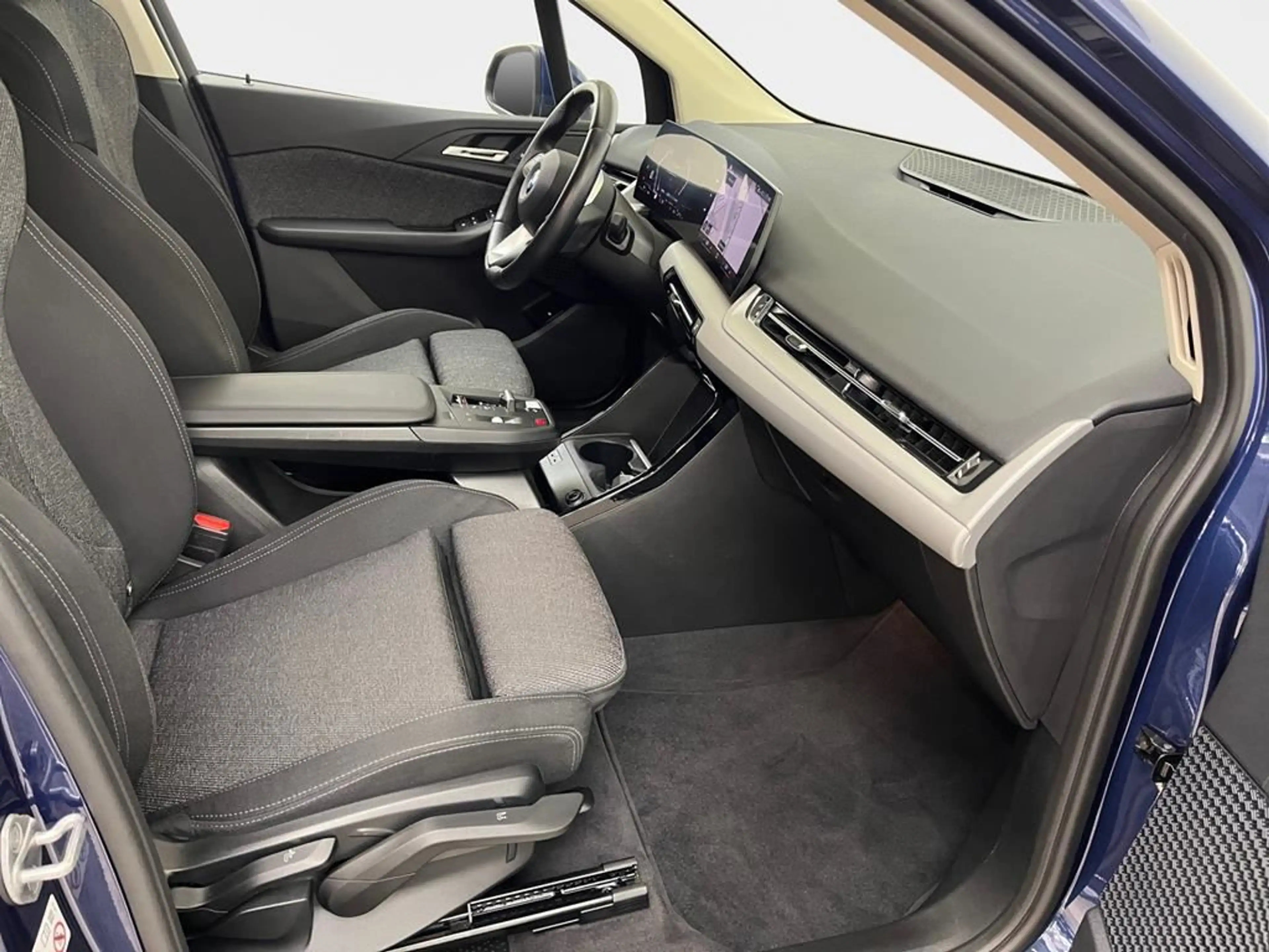 BMW 218 — photo 13