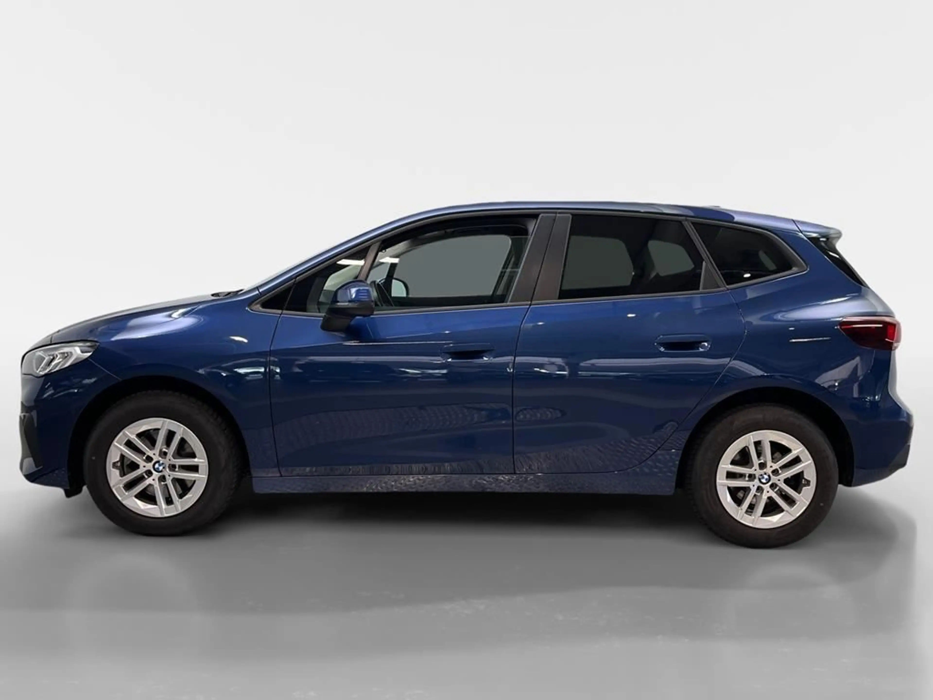 BMW 218 — photo 6
