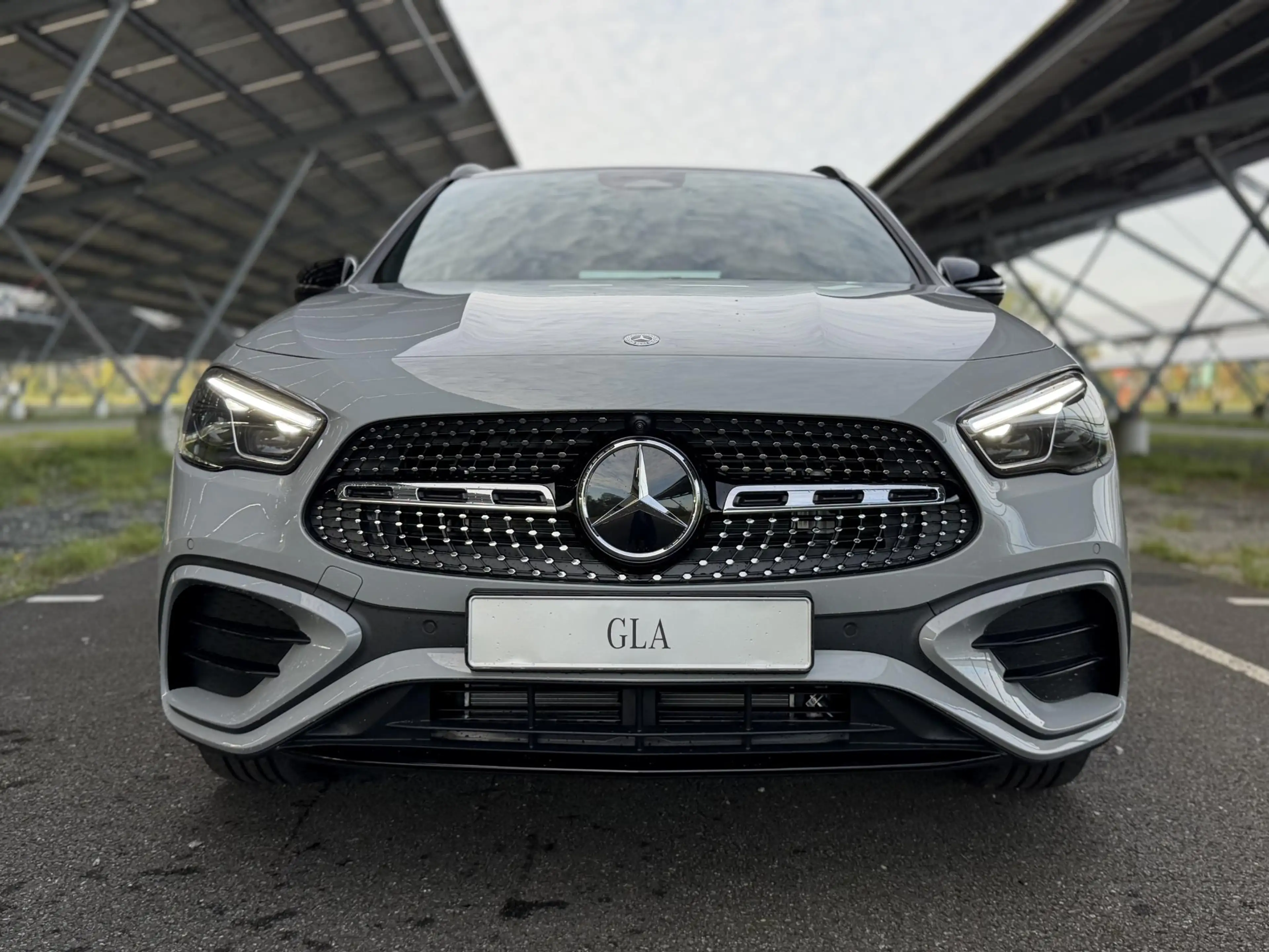 Mercedes-Benz GLA 250 e 140 Years Edition | AMG Line | Night | Panoramad — photo 2