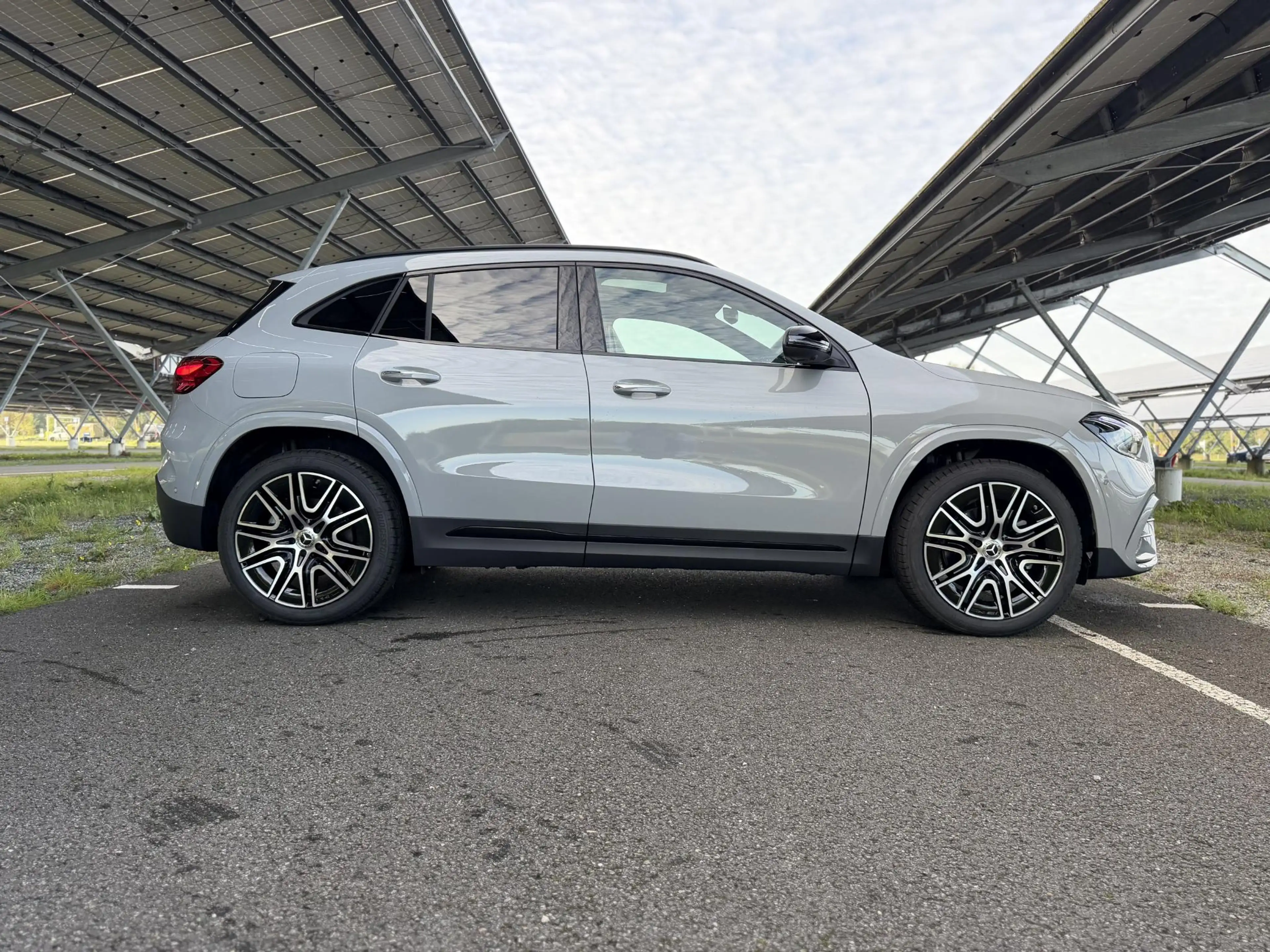 Mercedes-Benz GLA 250 e 140 Years Edition | AMG Line | Night | Panoramad — photo 4