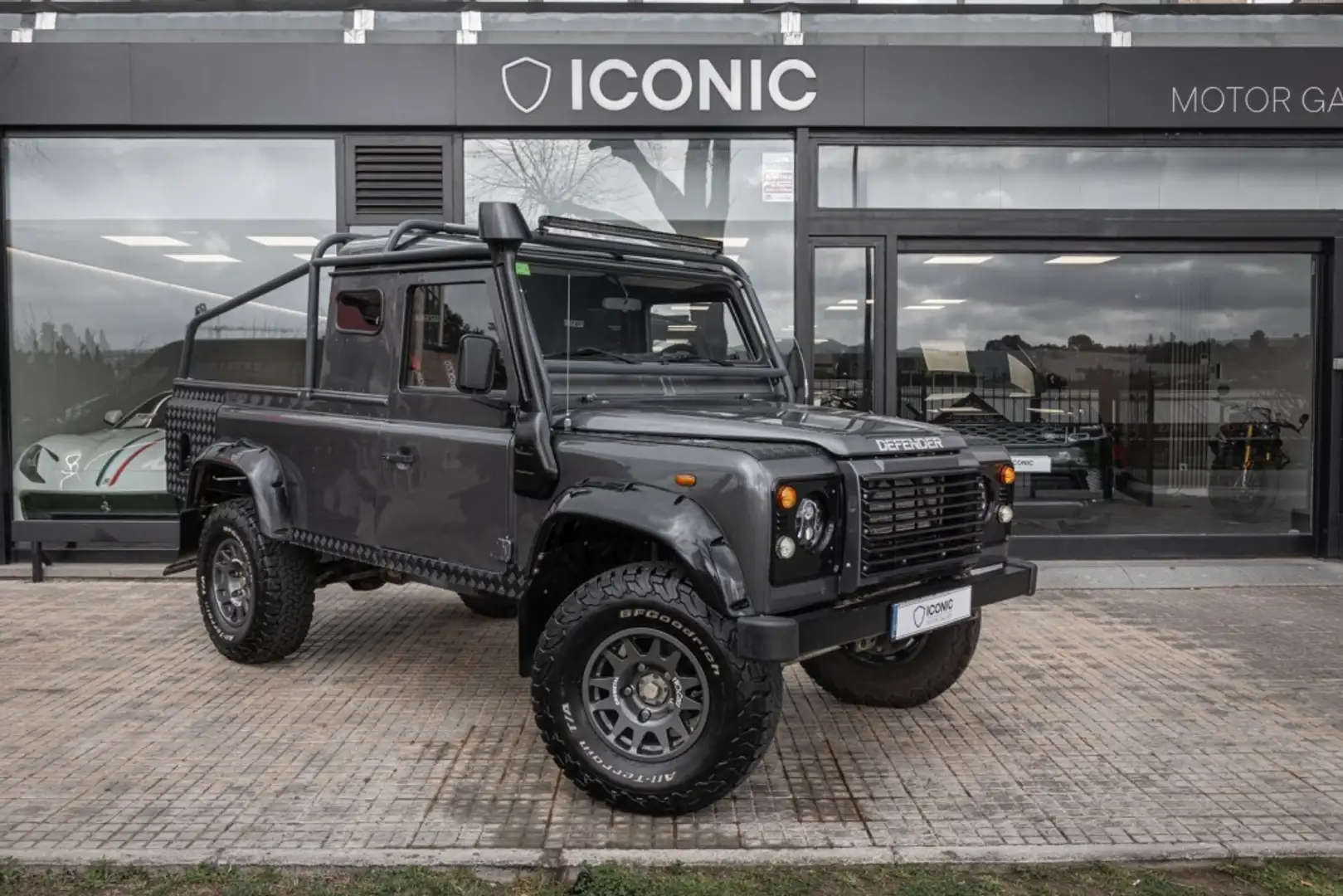 Land Rover Defender 110TDI Pick Up Gris - 1