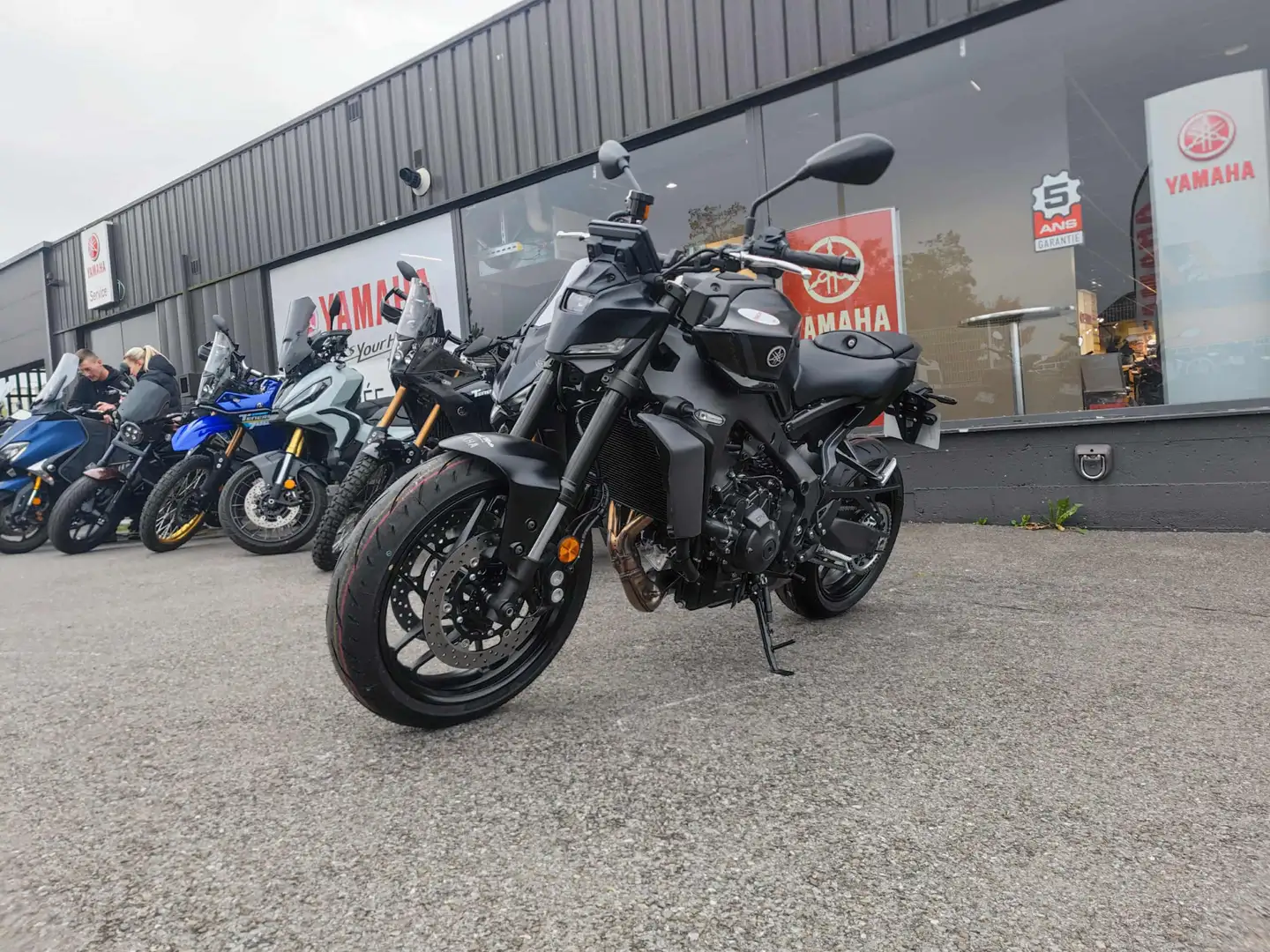 Yamaha MT-09 Schwarz - 2