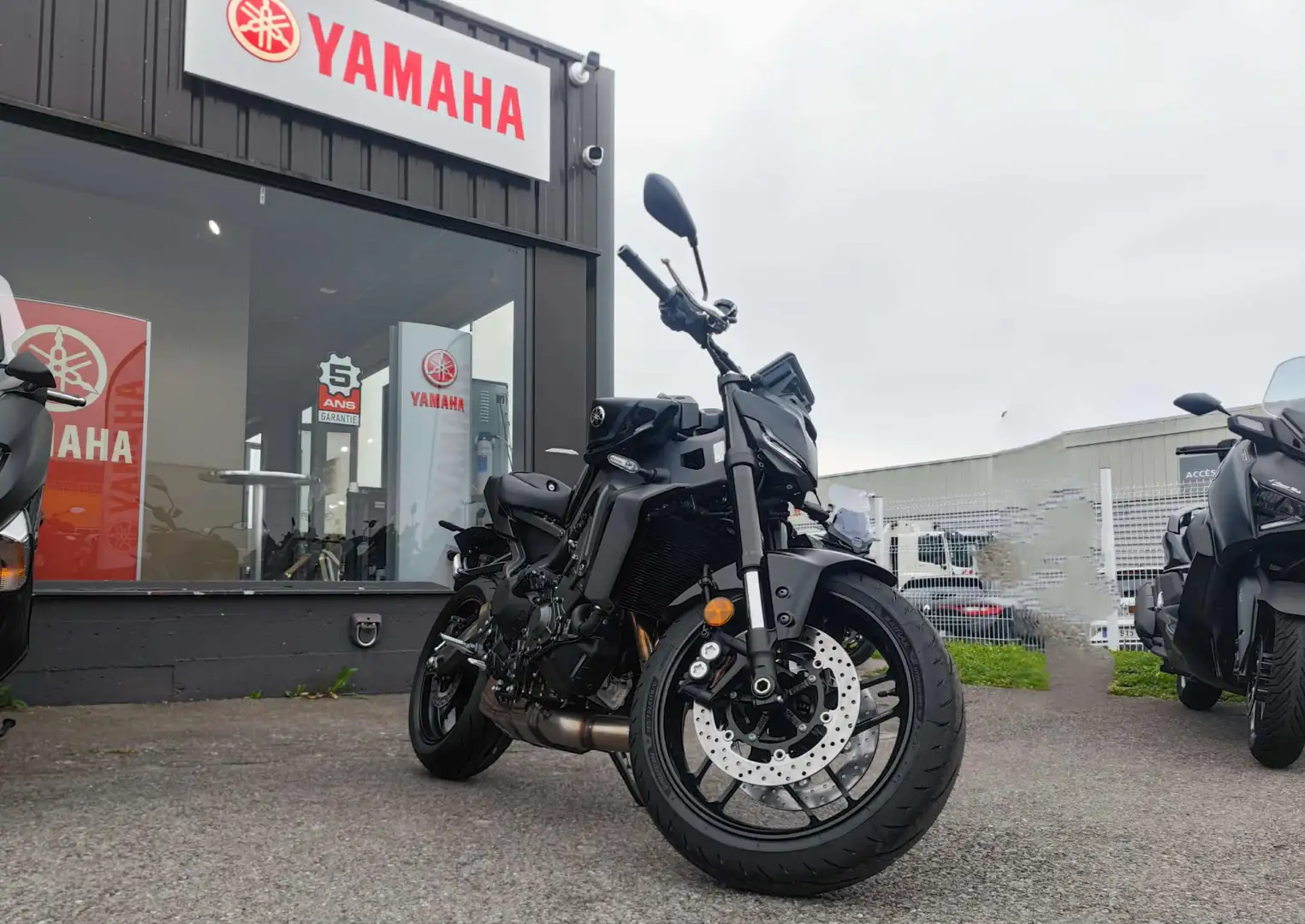 Yamaha MT-09 Schwarz - 1