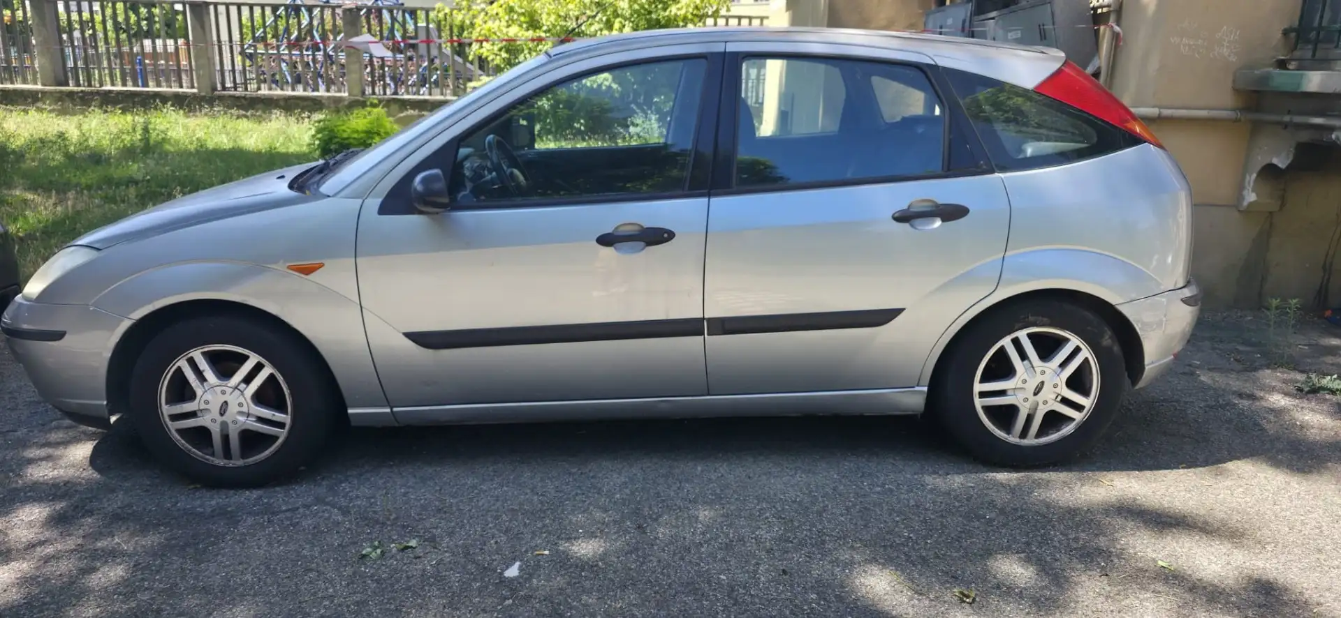 Ford Focus FORD FOCUS GPL BENZINA 5p 1.6i 16v Trend ZETECH Gris - 2