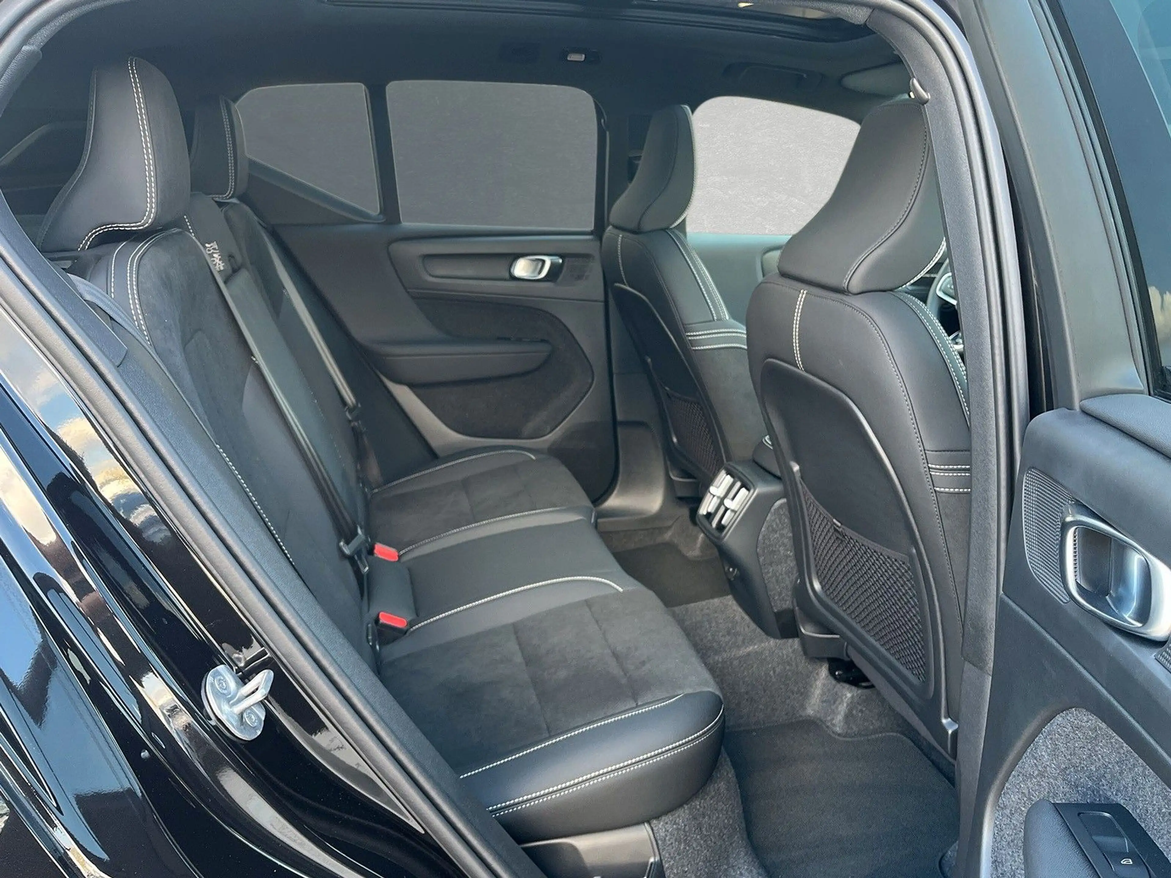 Volvo XC40 B3 Mild-Hybrid Ultra Black Edition ACC BLIS — photo 5