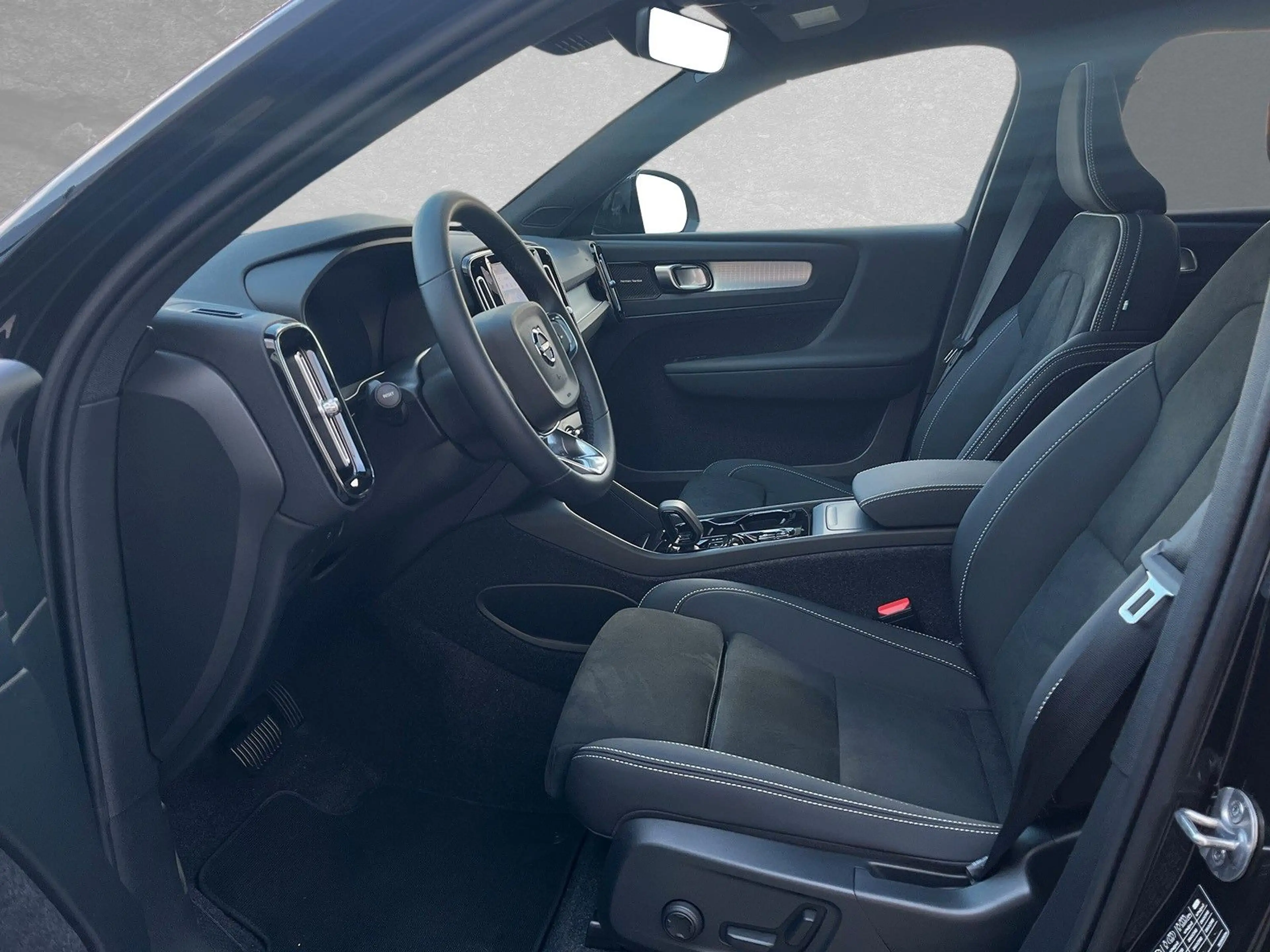 Volvo XC40 B3 Mild-Hybrid Ultra Black Edition ACC BLIS — photo 3