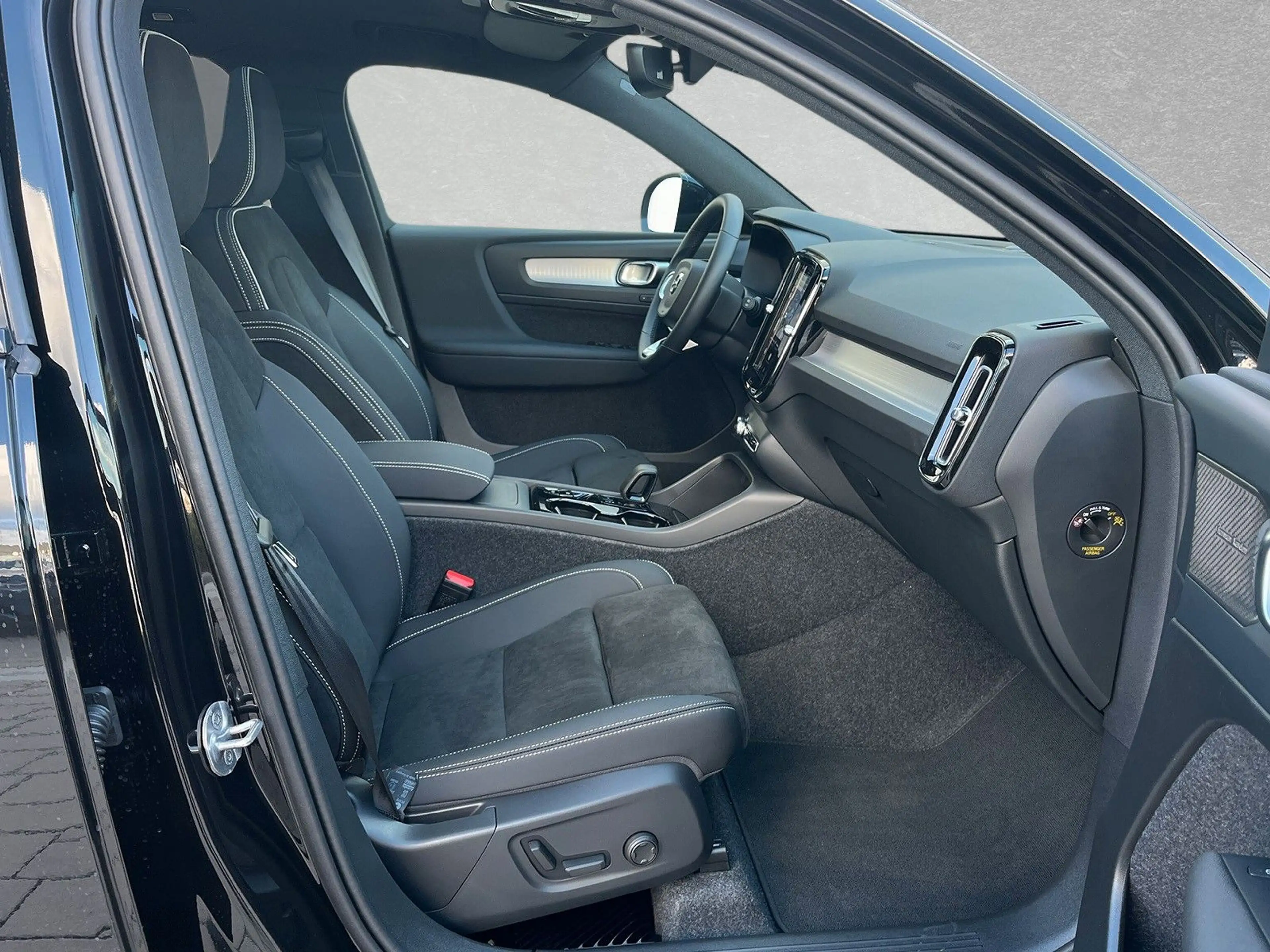 Volvo XC40 B3 Mild-Hybrid Ultra Black Edition ACC BLIS — photo 4