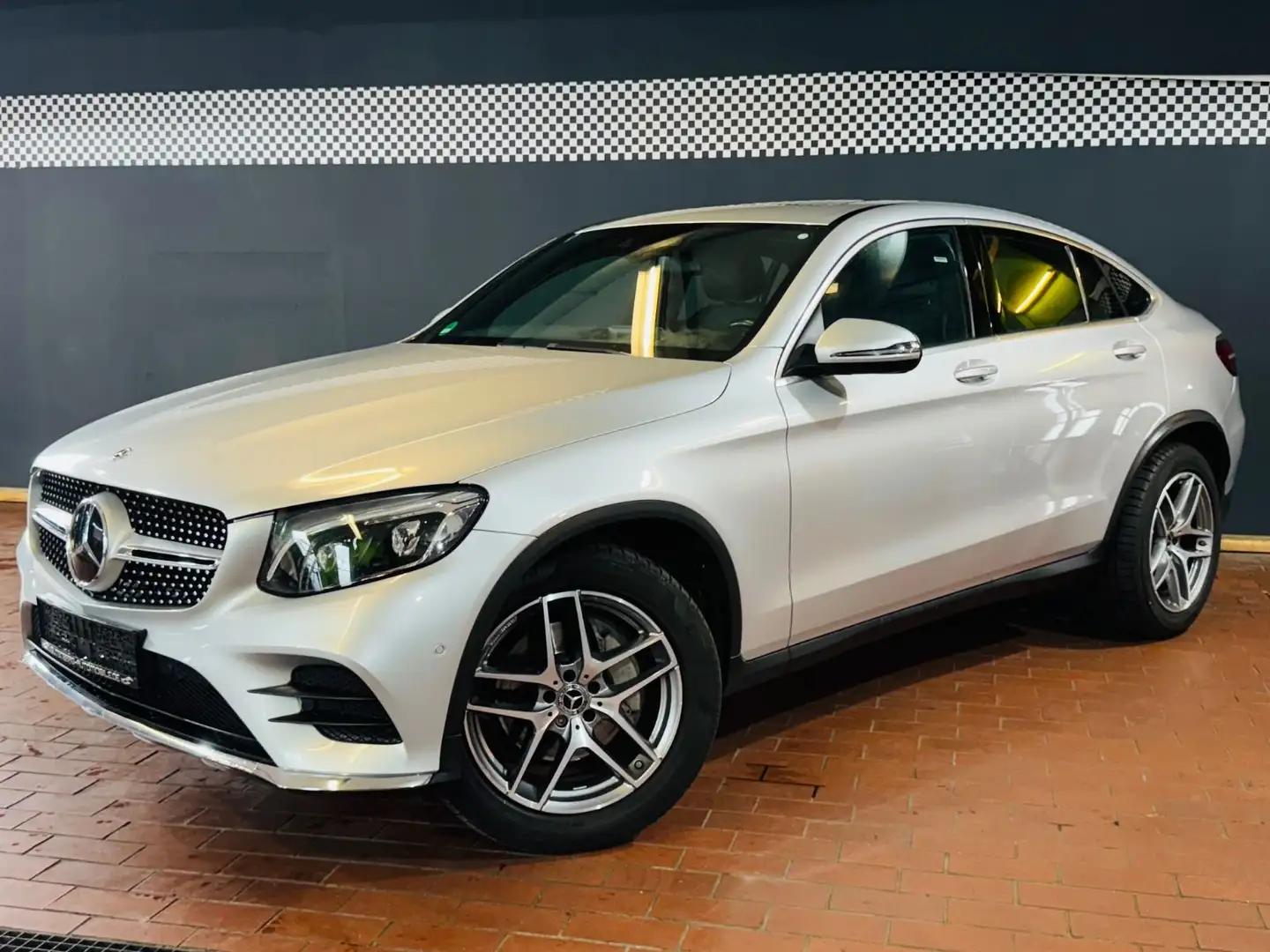 Mercedes-Benz GLC 300 Coupe 4Matic AMG Head Up Glasdach Argent - 2
