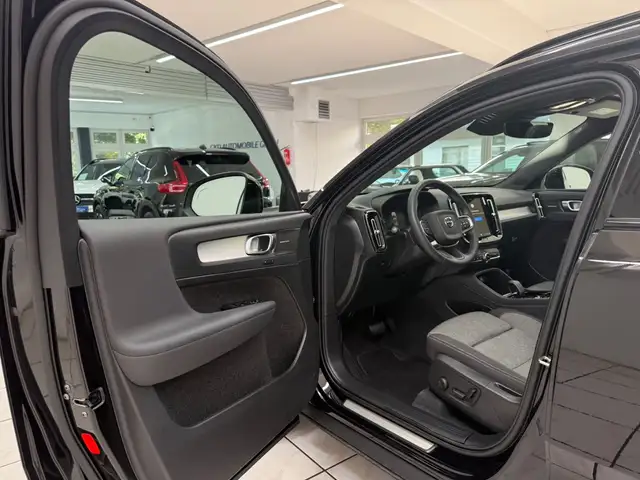 Volvo XC40 view 6