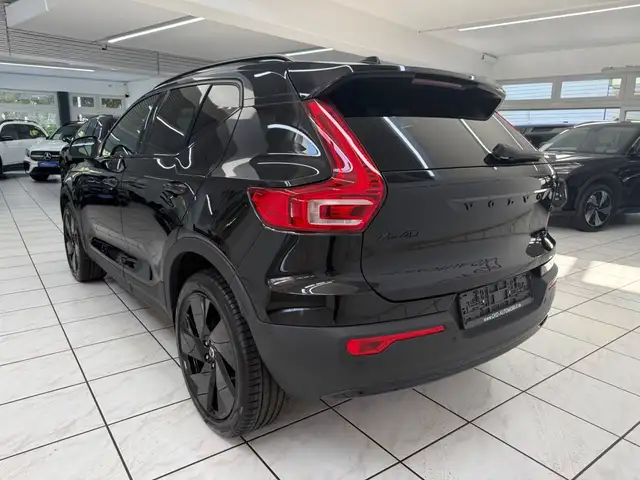 Volvo XC40 view 2