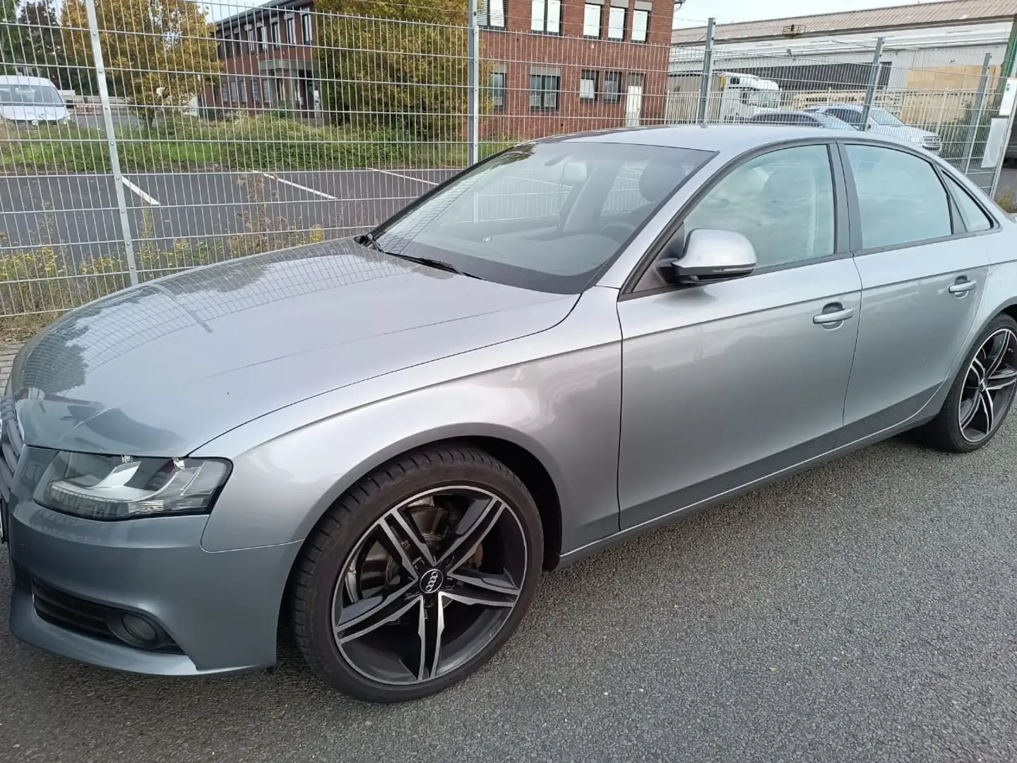 Audi A4 1.8 TFSI Attraction Grau - 2