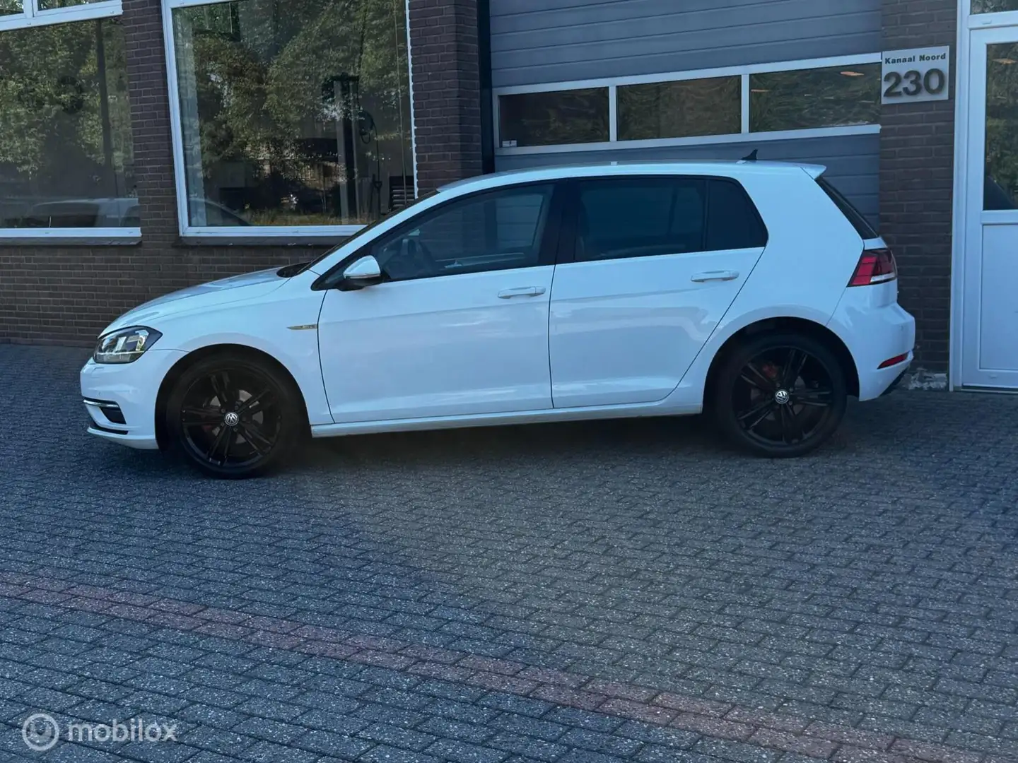 Volkswagen Golf 1.0 TSI AIRCO/MULTIMEDIA/PDC/MISTLAMPEN Wit - 2