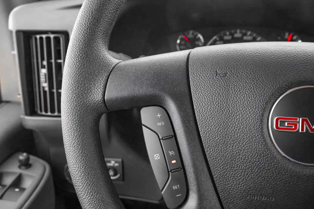 GMC Savana снимка GMC Savana