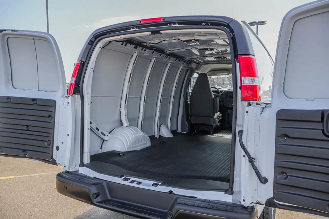 GMC Savana снимка GMC Savana