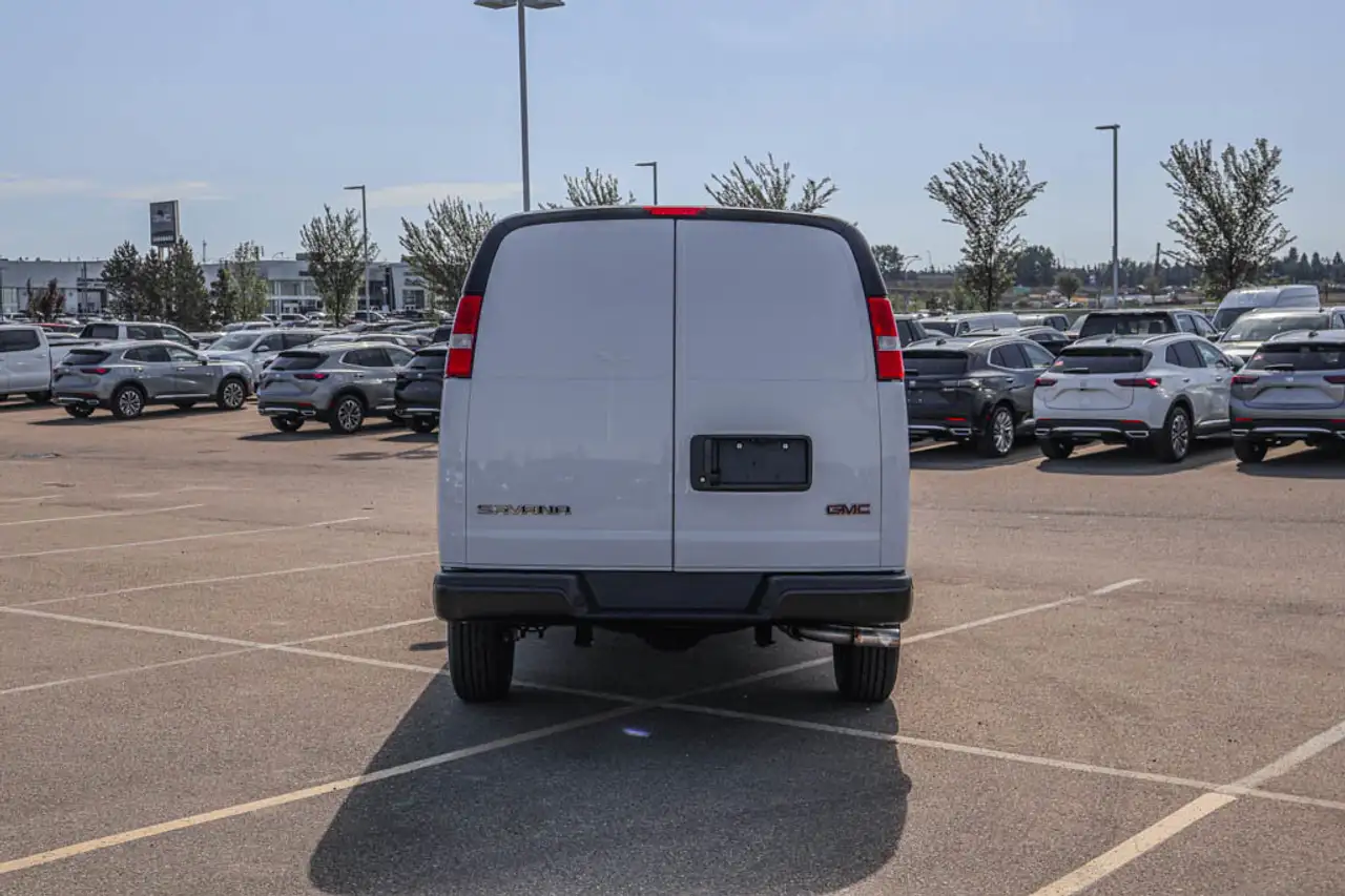 GMC Savana снимка GMC Savana