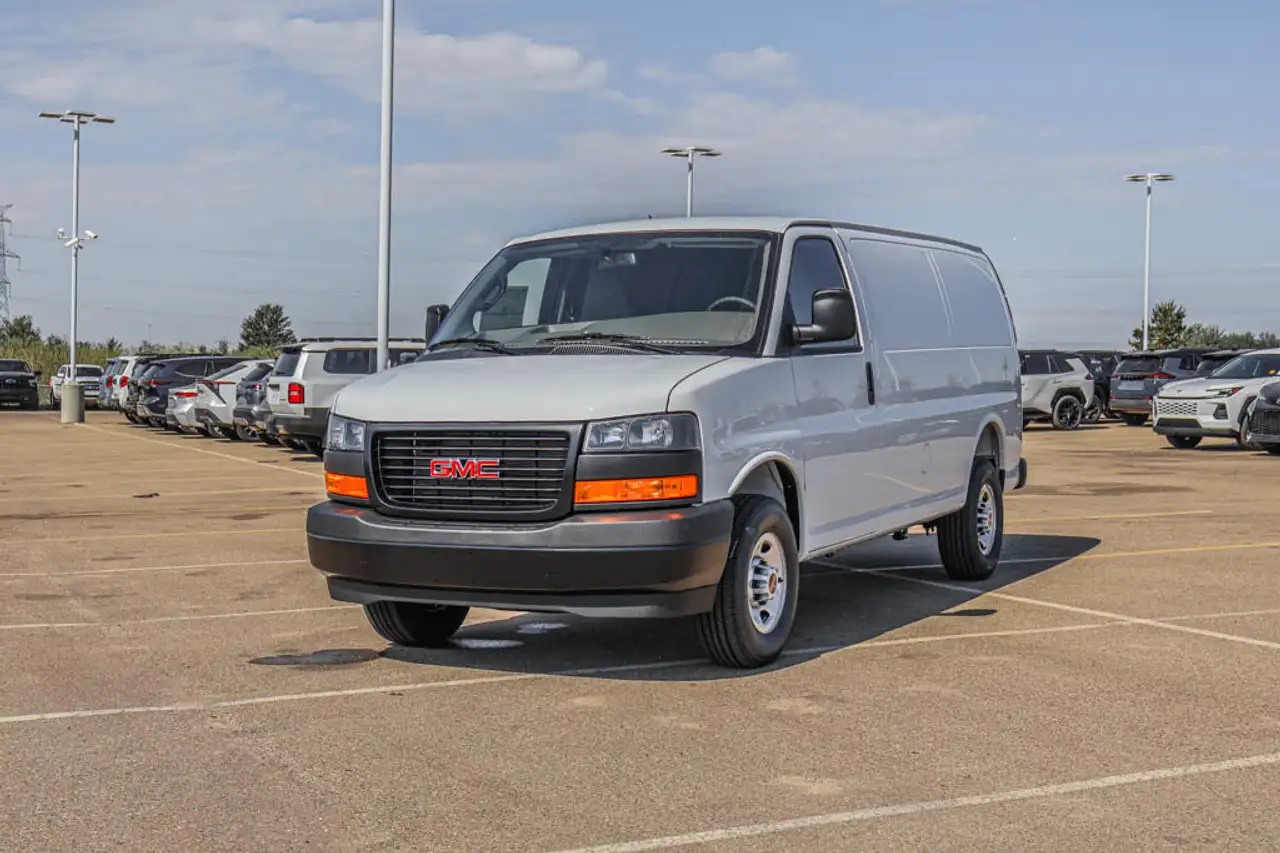 GMC Savana снимка GMC Savana