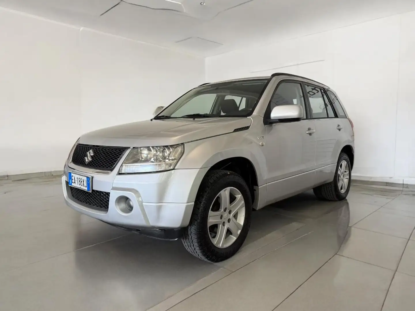 Suzuki Grand Vitara 1.9 DDiS 5 porte Executive Argento - 2