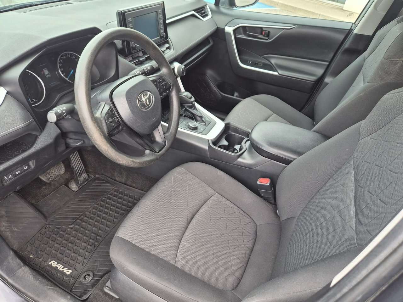 2019 Toyota RAV4 HYBRID LE — снимка 1