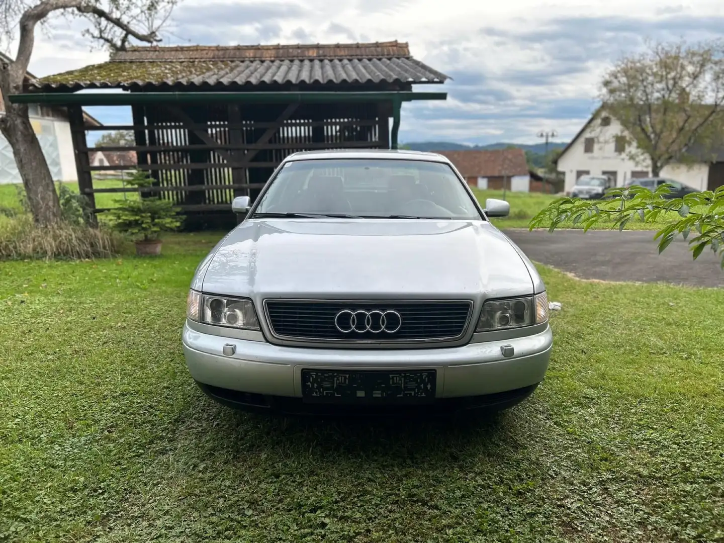 Audi A8 D2 Quattro Silber - 2