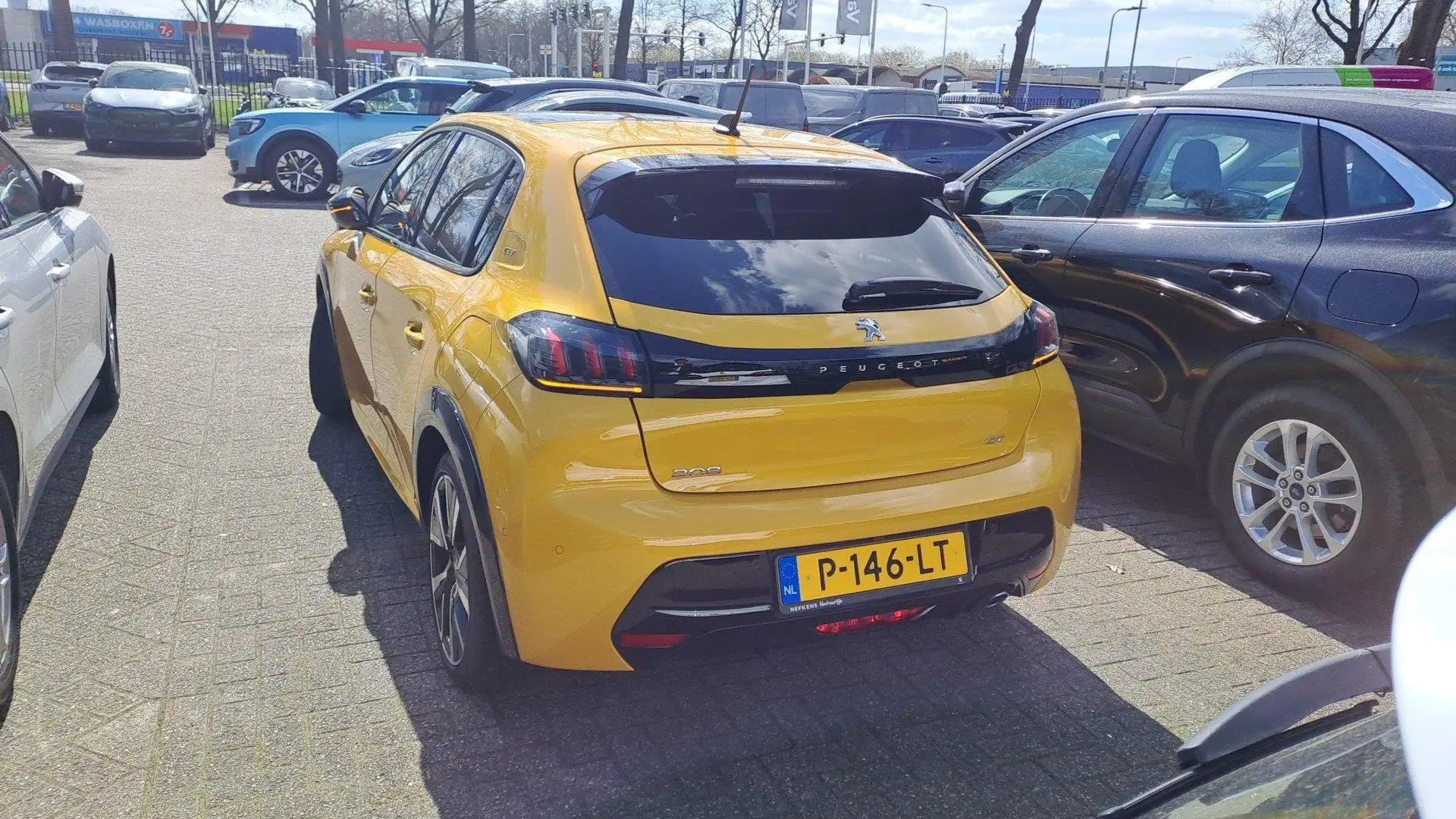 Peugeot 208 1.2 PureTech GT Pano dak Amarillo - 2