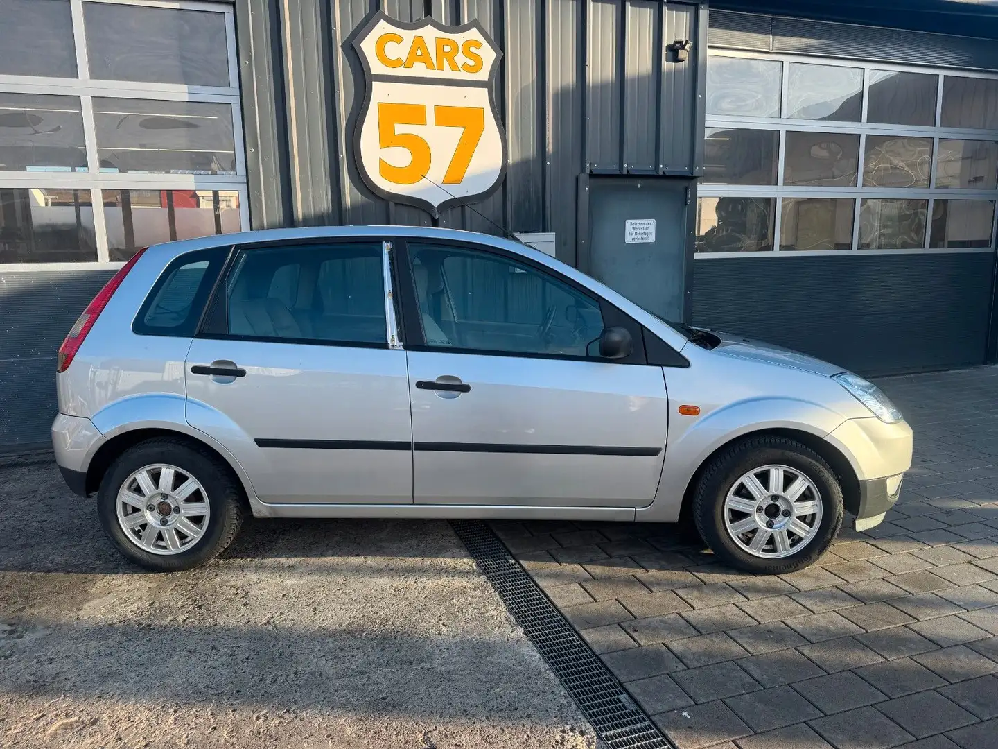 Ford Fiesta +HU/AU Silber - 2