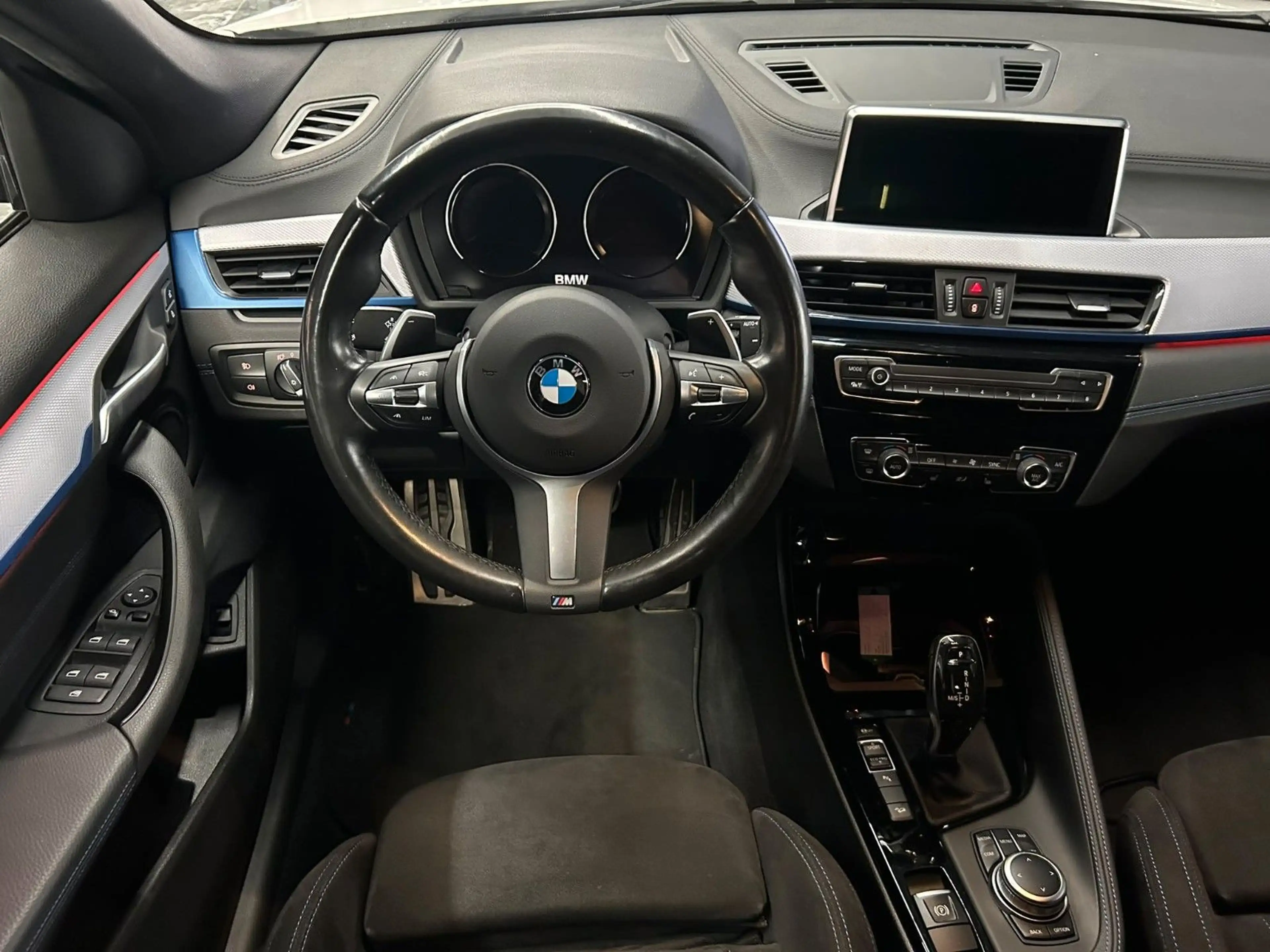 BMW X2 xDrive 18 d M SPORT*AHK*LED*ASSIST*NAVI*SHZ* — photo 2
