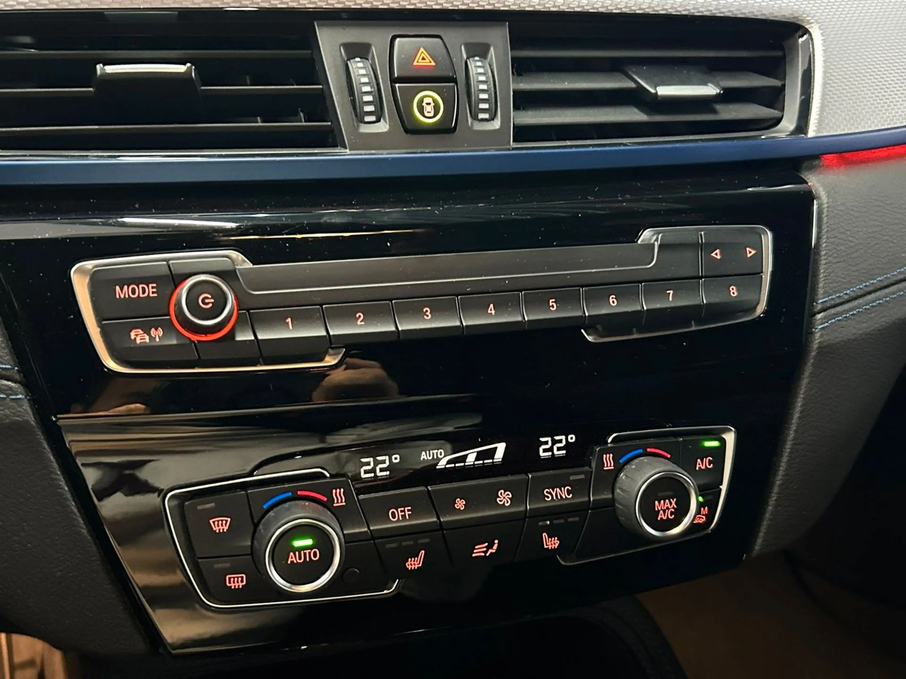 BMW X2 xDrive 18 d M SPORT*AHK*LED*ASSIST*NAVI*SHZ* — photo 12