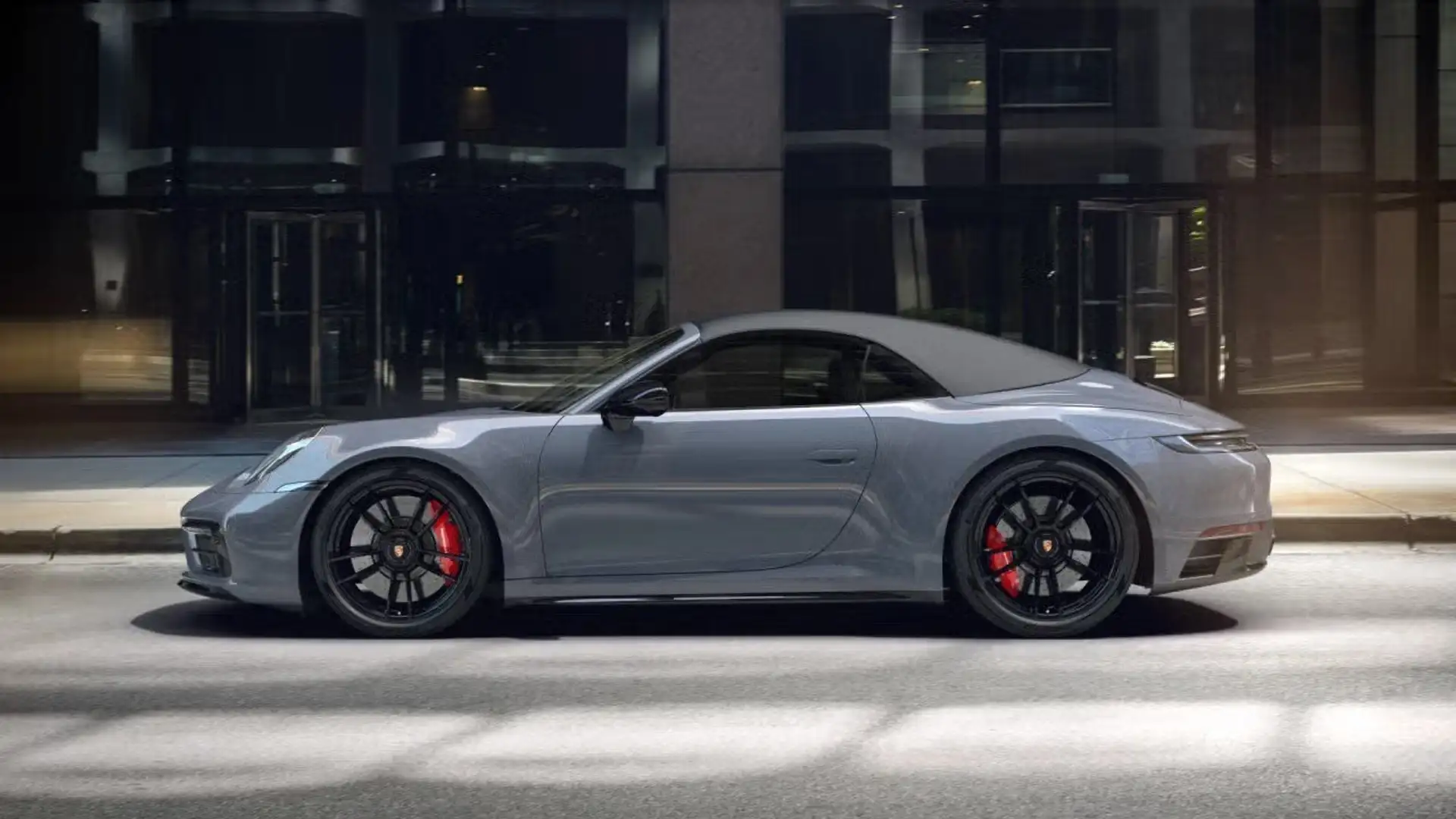 Porsche 992 911 Carrera 4 GTS Burmester Hinterachslenkung Grau - 2