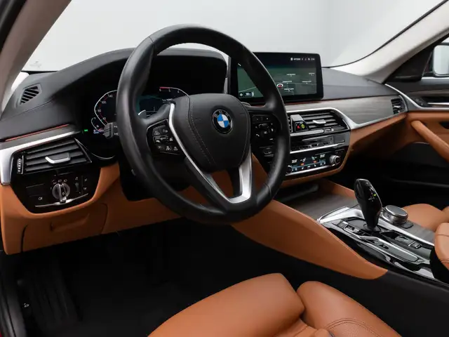 BMW 5 Series view 23