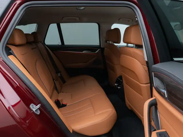 BMW 5 Series view 27
