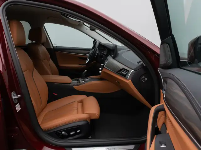 BMW 5 Series view 25