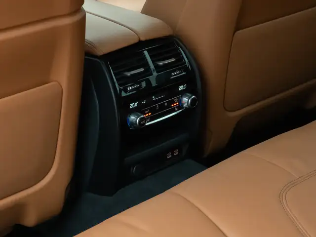 BMW 5 Series view 28