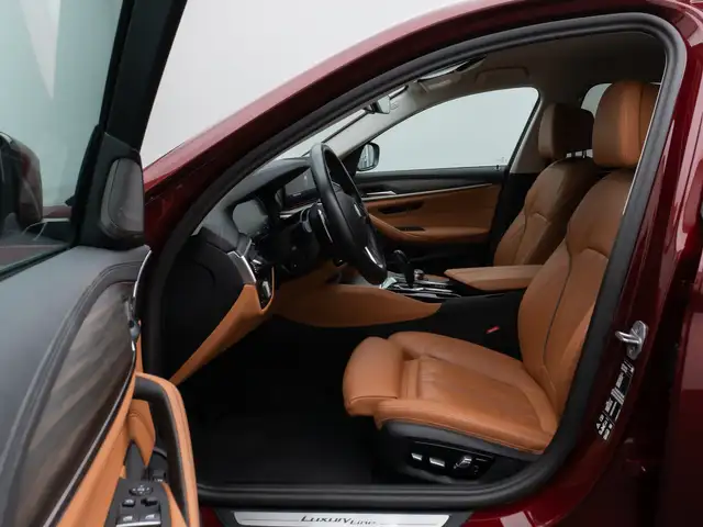 BMW 5 Series view 20