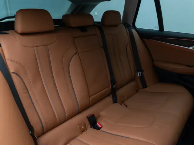 BMW 5 Series view 30