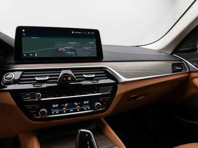 BMW 5 Series view 21