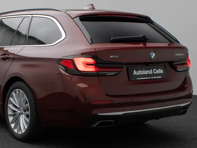 BMW 5 Series view 17