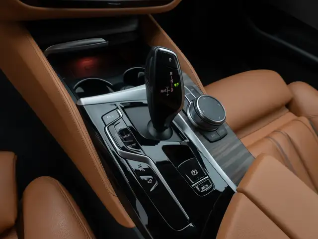 BMW 5 Series view 22