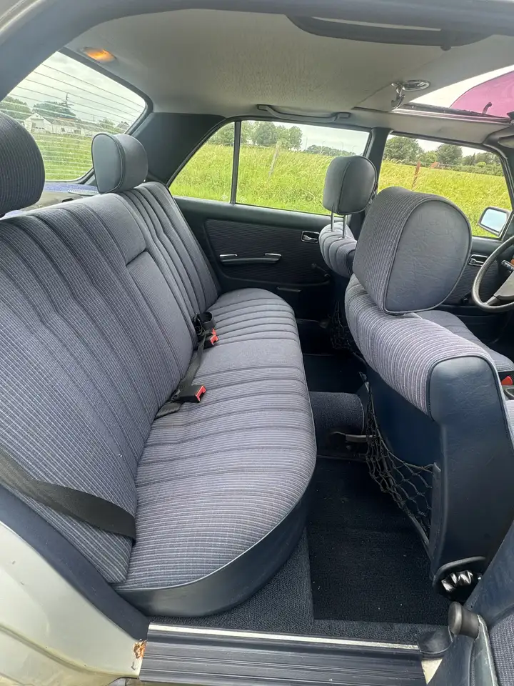 Mercedes-Benz E 230, foto 4