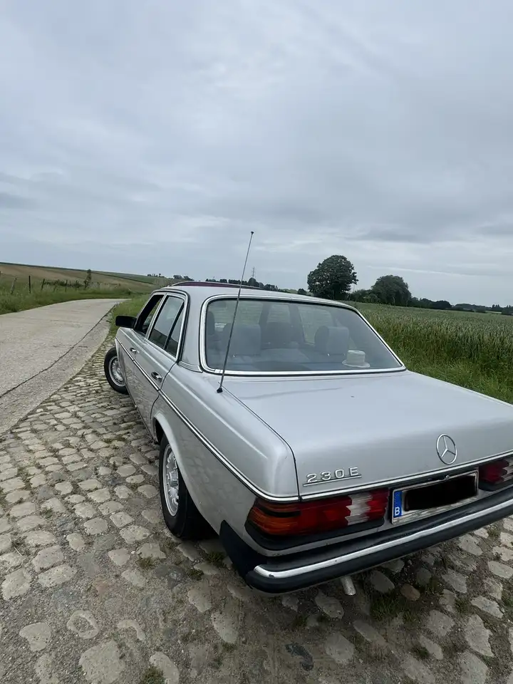 Mercedes-Benz E 230, foto 6
