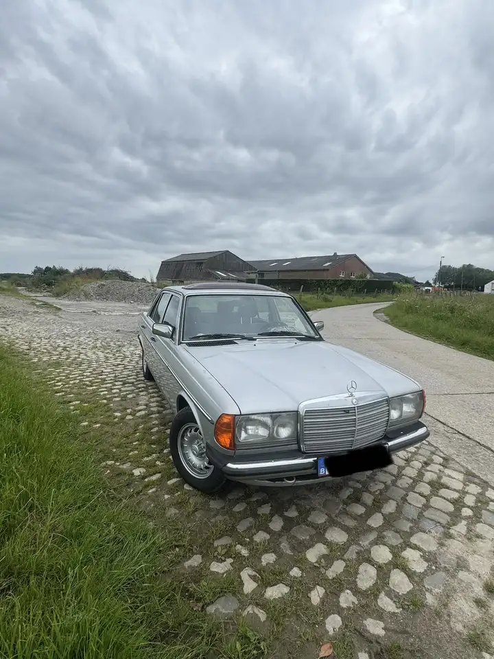 Mercedes-Benz E 230, foto 2