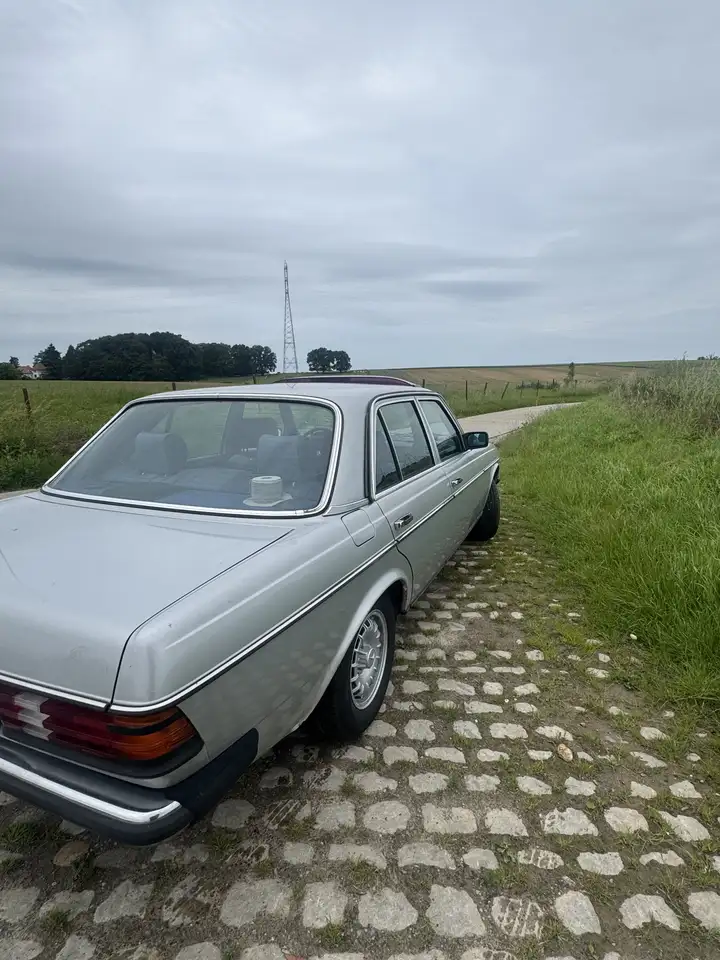 Mercedes-Benz E 230, foto 7